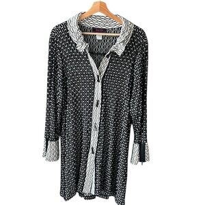 Amy B’s 2XL Black Cream Geo Textured Bell Sleeve Art to Wear Tunic Top